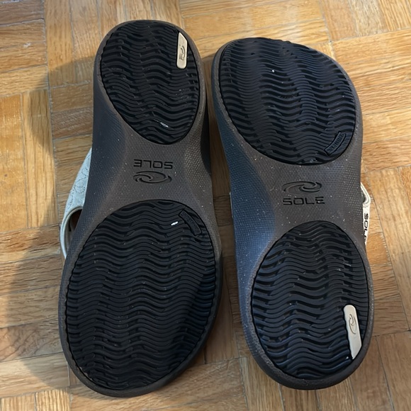 Sole - Picture 4 of 8